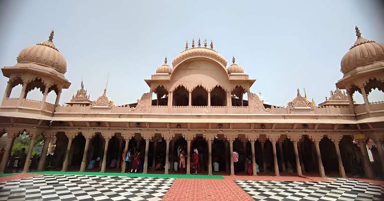 barsana radha rani temple timings