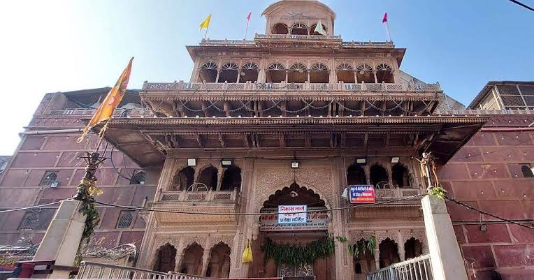 bihari ji temple timings today